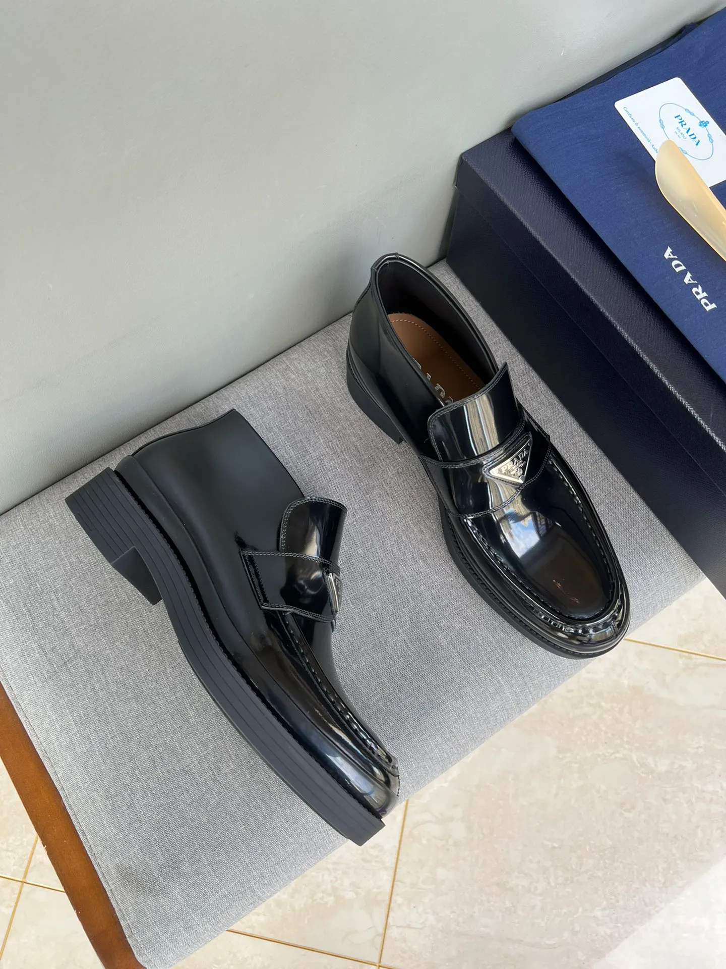 Batch of 1000💰Exclusive hot-selling new Prada Chelsea thick-soled men's shoes, naked boots, imported calf leather on the surface, cow leather on the lining, the outsole is made of private model TPU material, the frosted effect is consistent with the original version, 39-44 in stock (38, 45 custom-made, non-refundable)